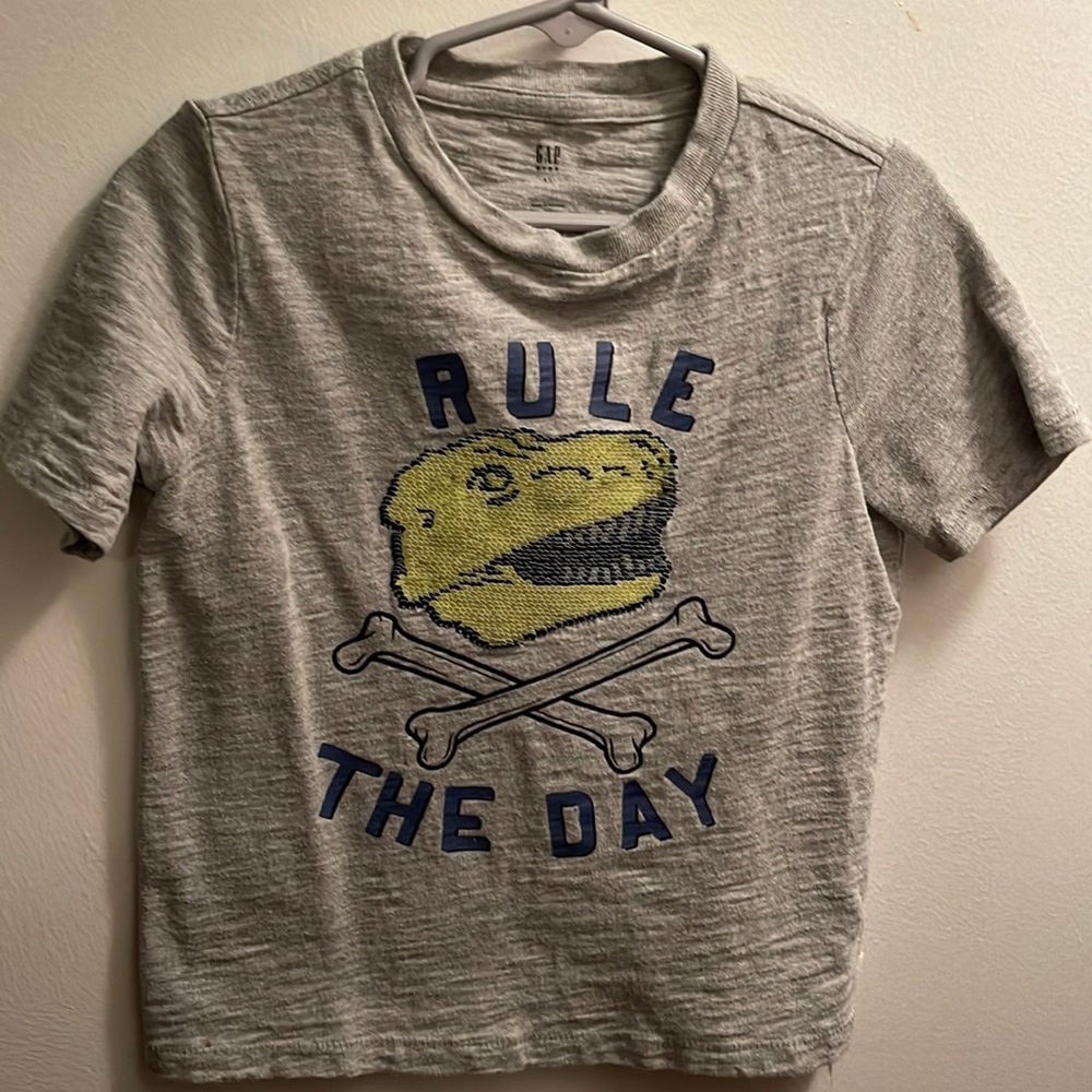 Gap boys XS T-shirt.  Grey sequin flip shirt.